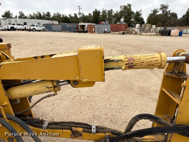 image for item EC8131 2007 Vermeer RT950 vibratory cable plow