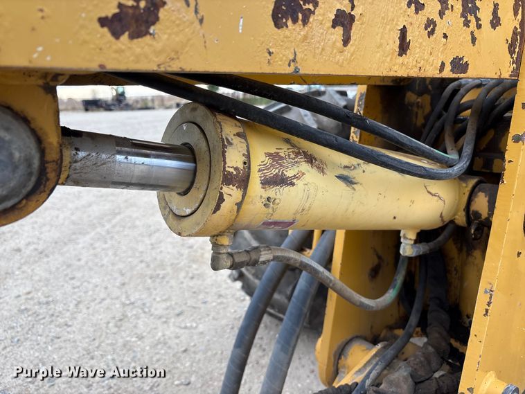 image for item EC8131 2007 Vermeer RT950 vibratory cable plow