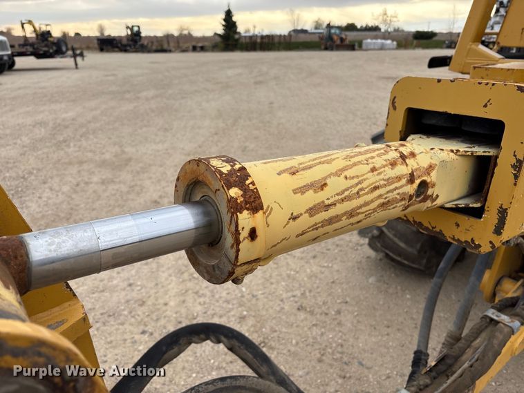 image for item EC8131 2007 Vermeer RT950 vibratory cable plow