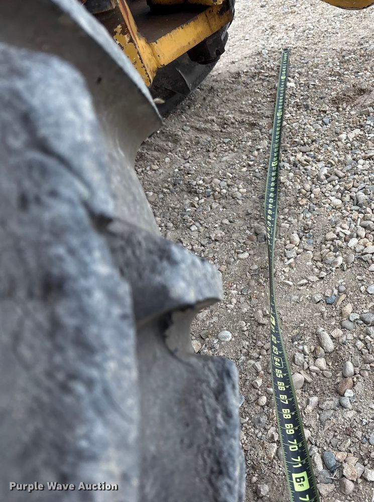 image for item EC8131 2007 Vermeer RT950 vibratory cable plow