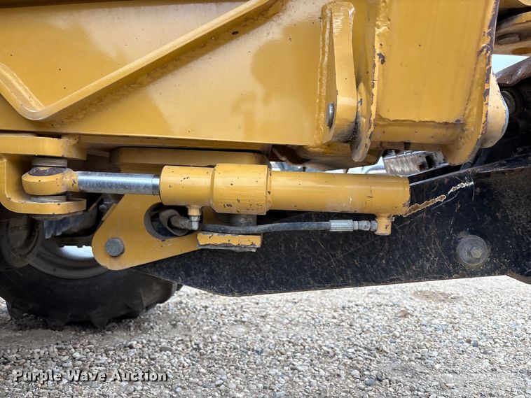 image for item EC8131 2007 Vermeer RT950 vibratory cable plow