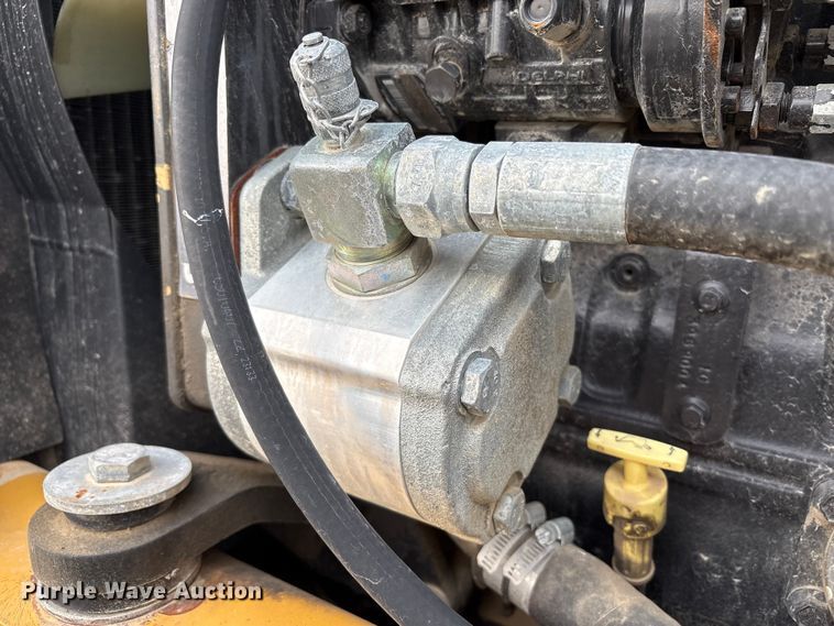 image for item EC8131 2007 Vermeer RT950 vibratory cable plow