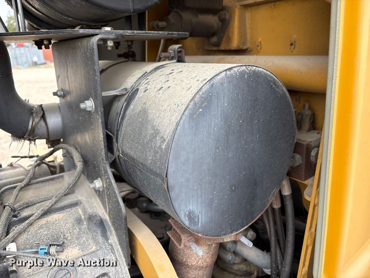 image for item EC8131 2007 Vermeer RT950 vibratory cable plow