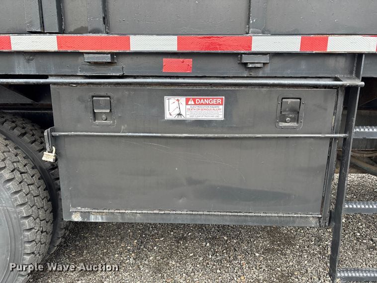 image for item EC8135 1996 Mack RD688S crane truck