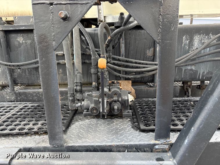 image for item EC8135 1996 Mack RD688S crane truck