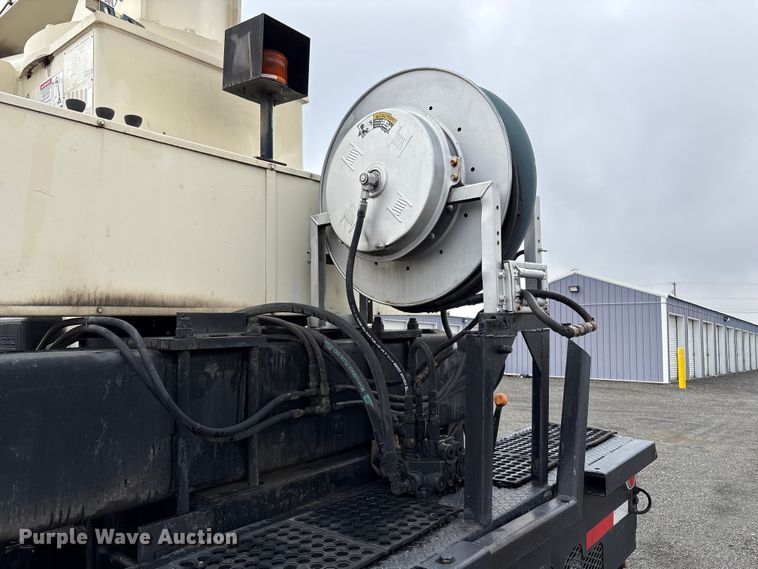 image for item EC8135 1996 Mack RD688S crane truck