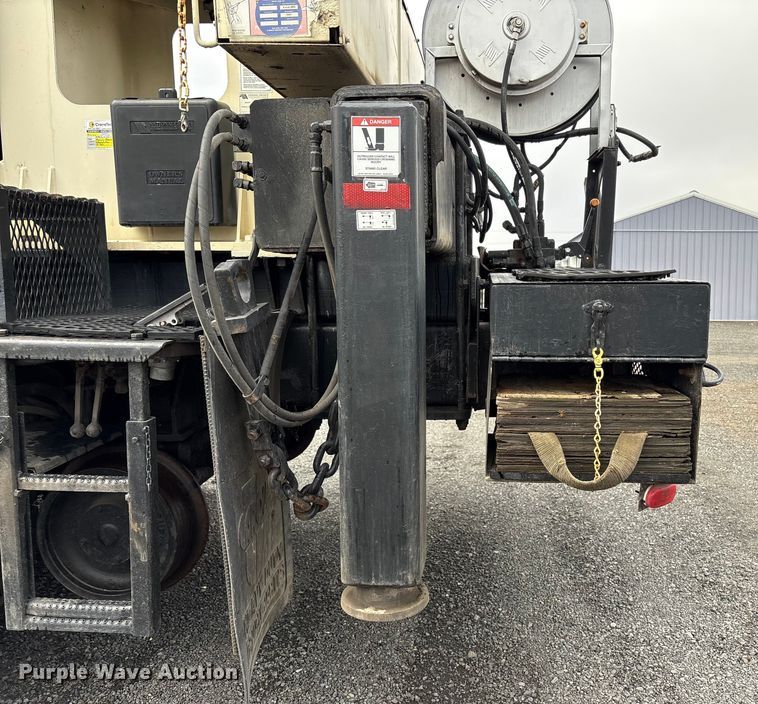 image for item EC8135 1996 Mack RD688S crane truck