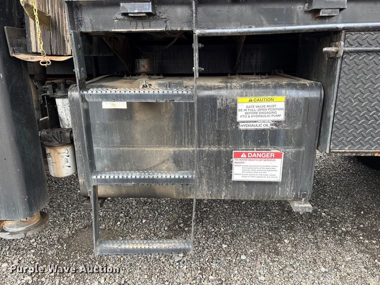 image for item EC8135 1996 Mack RD688S crane truck