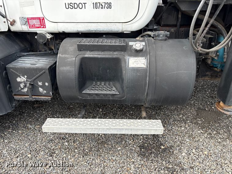 image for item EC8135 1996 Mack RD688S crane truck