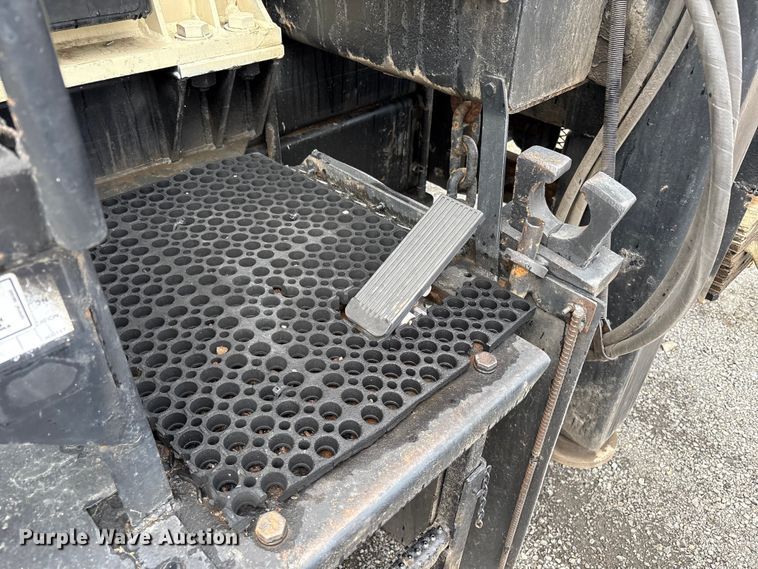 image for item EC8135 1996 Mack RD688S crane truck