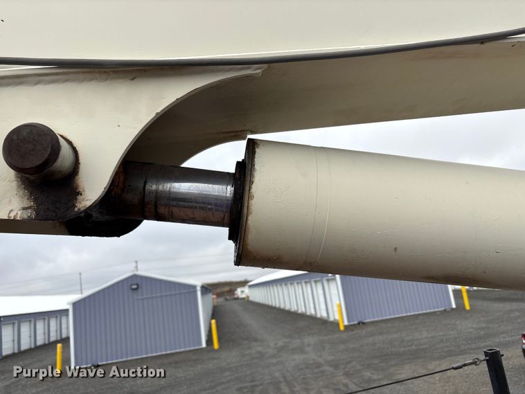 image for item EC8135 1996 Mack RD688S crane truck