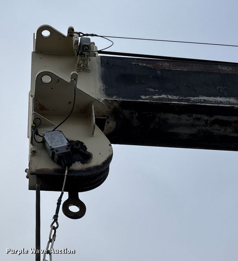 image for item EC8135 1996 Mack RD688S crane truck