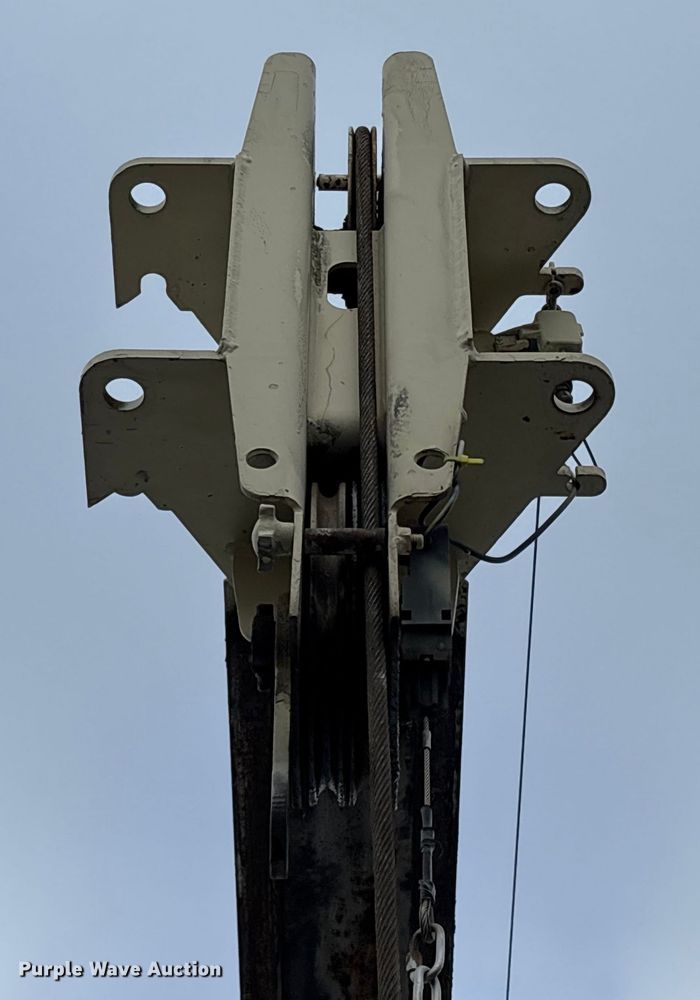 image for item EC8135 1996 Mack RD688S crane truck