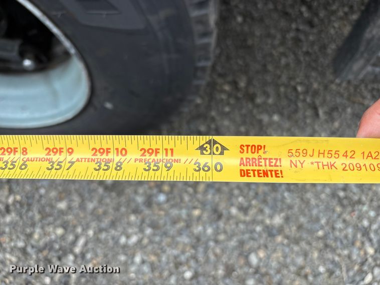 image for item EC8135 1996 Mack RD688S crane truck