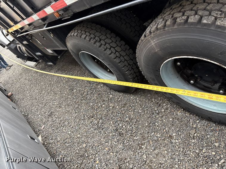 image for item EC8135 1996 Mack RD688S crane truck