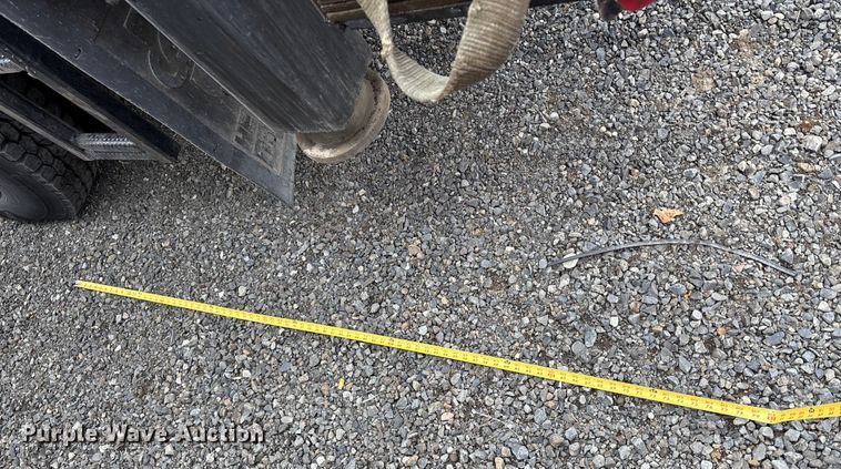 image for item EC8135 1996 Mack RD688S crane truck