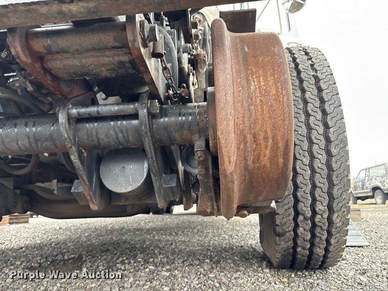 image for item EC8135 1996 Mack RD688S crane truck