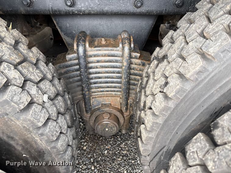 image for item EC8135 1996 Mack RD688S crane truck