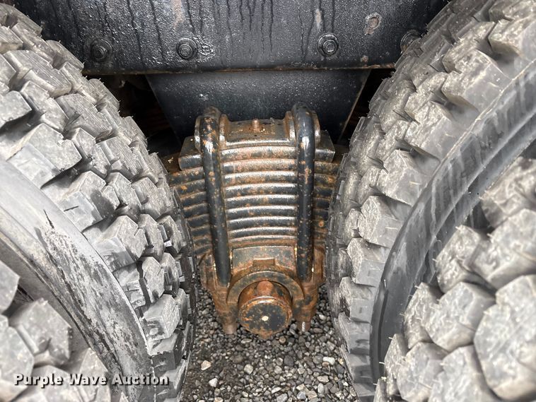 image for item EC8135 1996 Mack RD688S crane truck