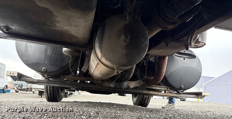 image for item EC8135 1996 Mack RD688S crane truck