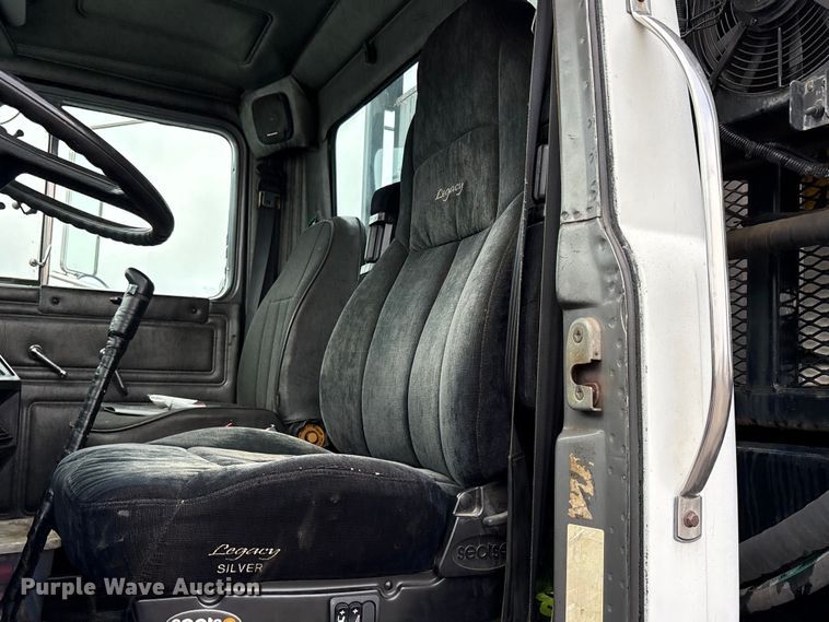 image for item EC8135 1996 Mack RD688S crane truck