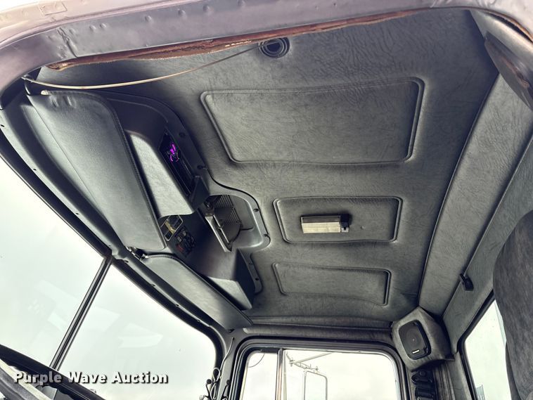 image for item EC8135 1996 Mack RD688S crane truck