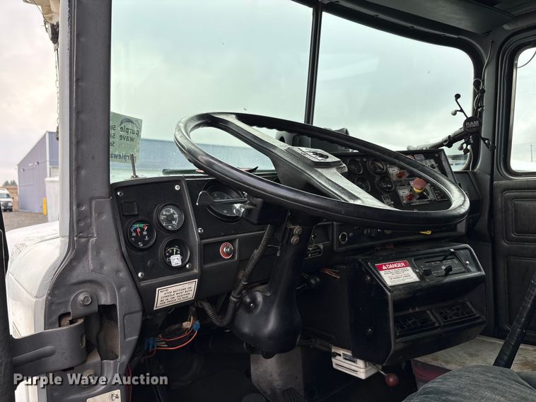 image for item EC8135 1996 Mack RD688S crane truck