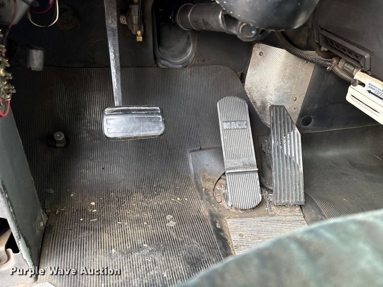 image for item EC8135 1996 Mack RD688S crane truck