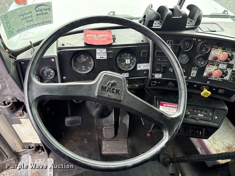 image for item EC8135 1996 Mack RD688S crane truck