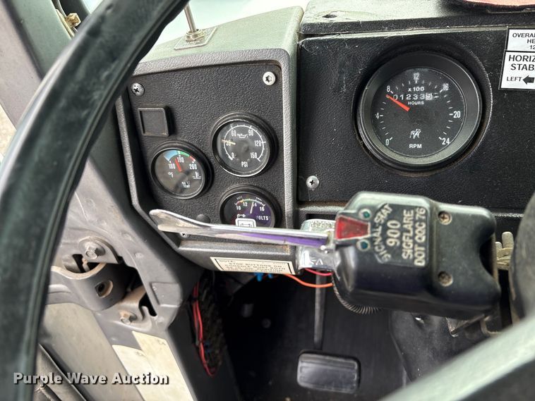 image for item EC8135 1996 Mack RD688S crane truck