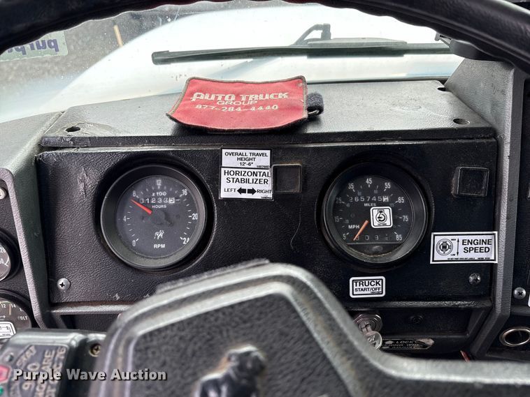 image for item EC8135 1996 Mack RD688S crane truck