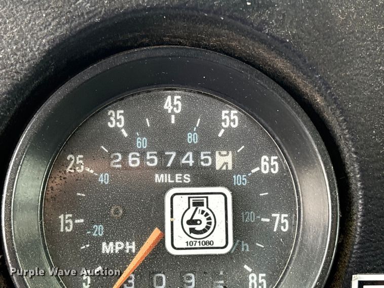 image for item EC8135 1996 Mack RD688S crane truck