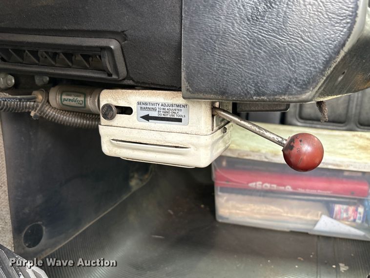 image for item EC8135 1996 Mack RD688S crane truck