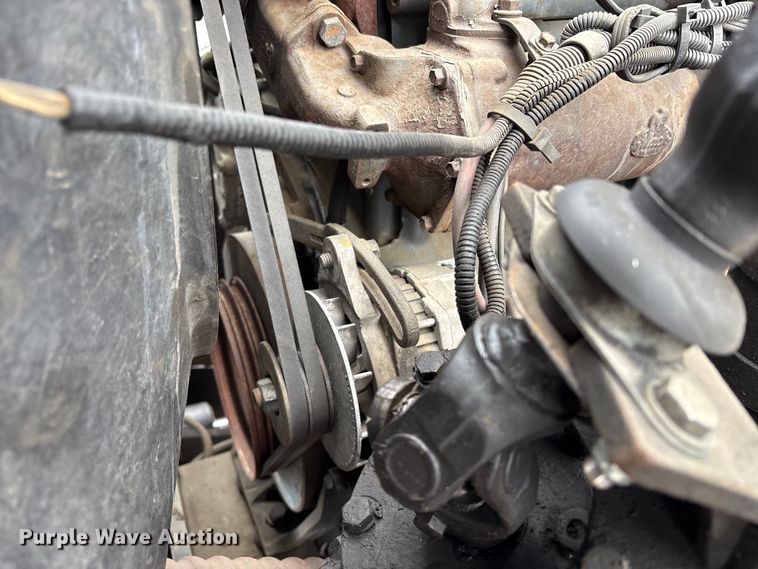 image for item EC8135 1996 Mack RD688S crane truck