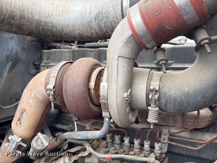 image for item EC8135 1996 Mack RD688S crane truck