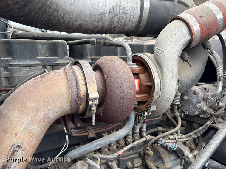 image for item EC8135 1996 Mack RD688S crane truck