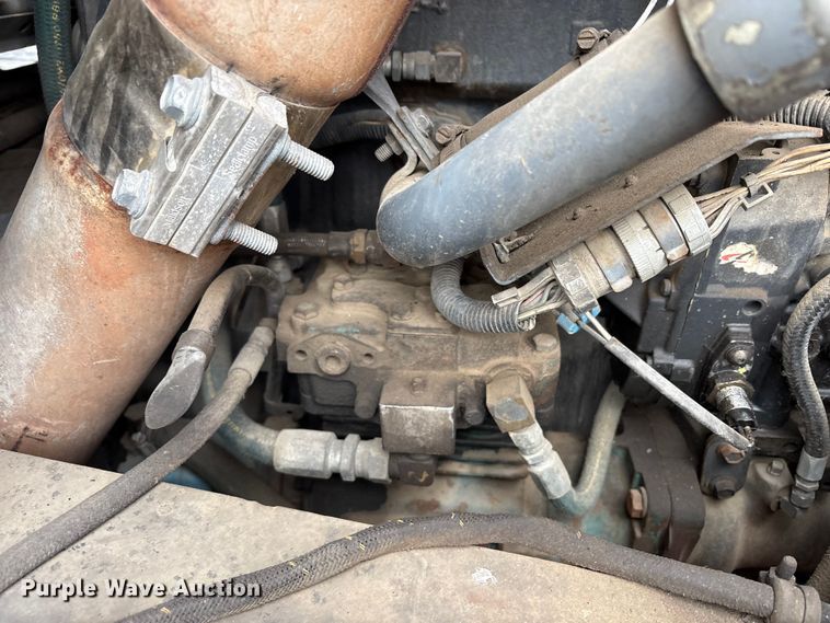 image for item EC8135 1996 Mack RD688S crane truck