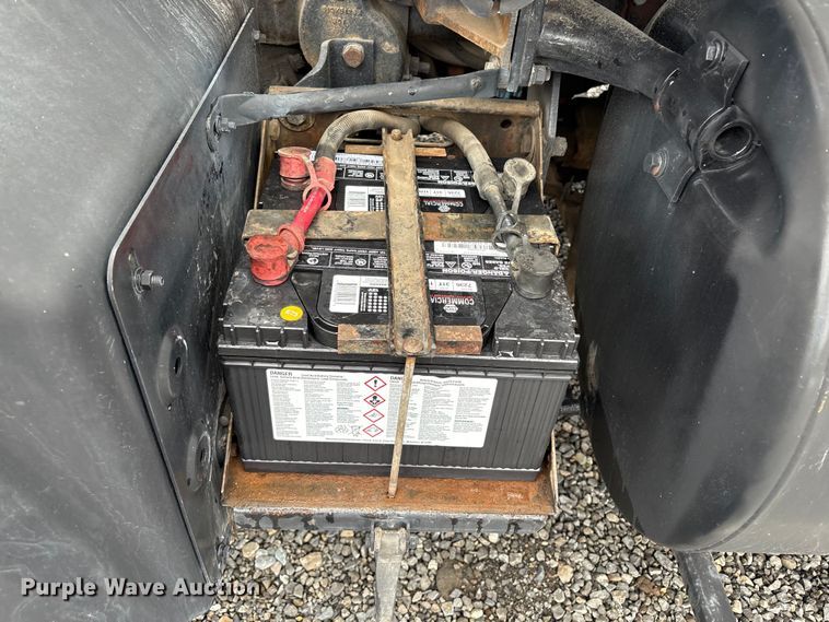 image for item EC8135 1996 Mack RD688S crane truck