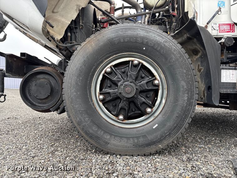 image for item EC8135 1996 Mack RD688S crane truck