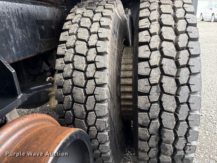 image for item EC8135 1996 Mack RD688S crane truck