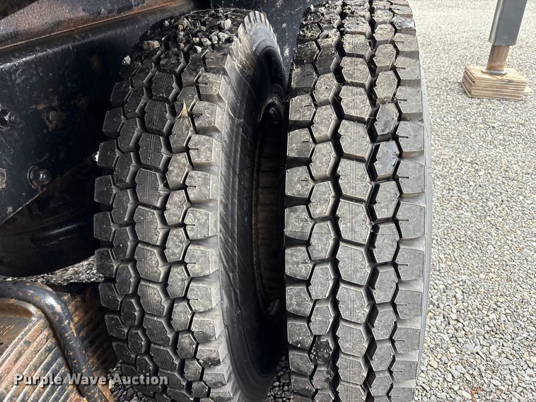 image for item EC8135 1996 Mack RD688S crane truck