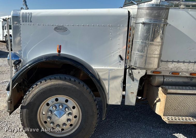 image for item ED2252 1997 Peterbilt 379 dump truck