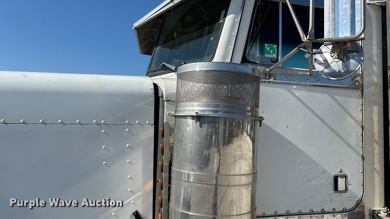 image for item ED2252 1997 Peterbilt 379 dump truck