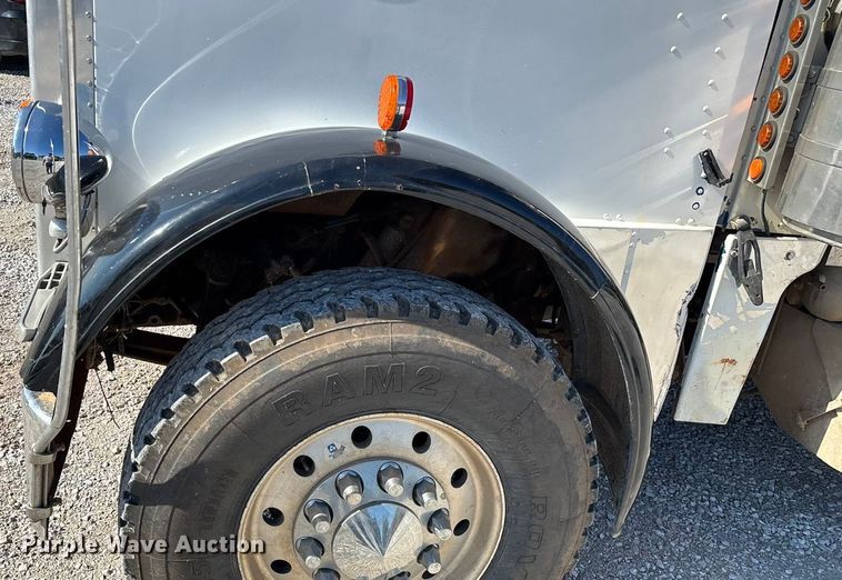 image for item ED2252 1997 Peterbilt 379 dump truck