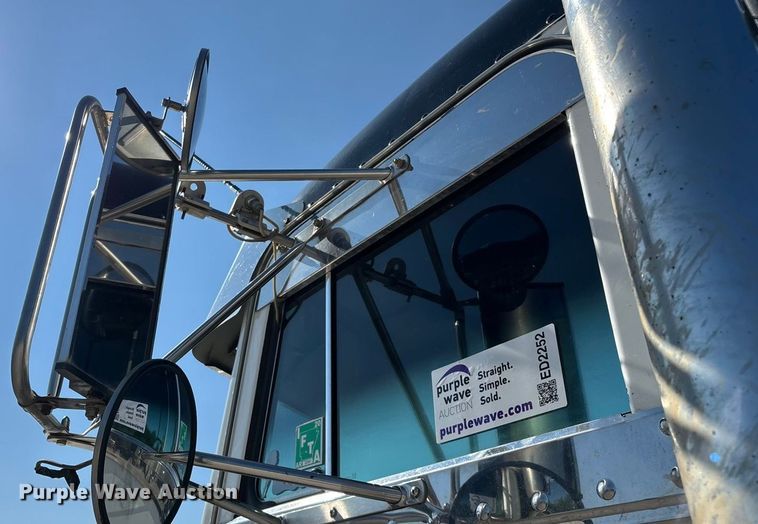 image for item ED2252 1997 Peterbilt 379 dump truck