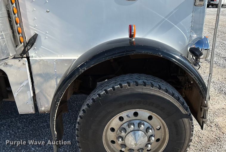 image for item ED2252 1997 Peterbilt 379 dump truck