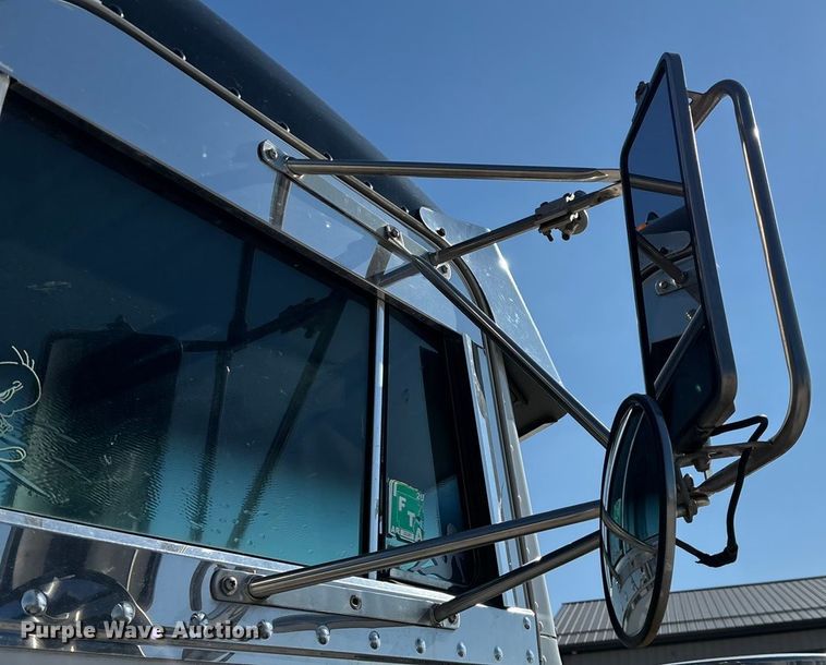 image for item ED2252 1997 Peterbilt 379 dump truck