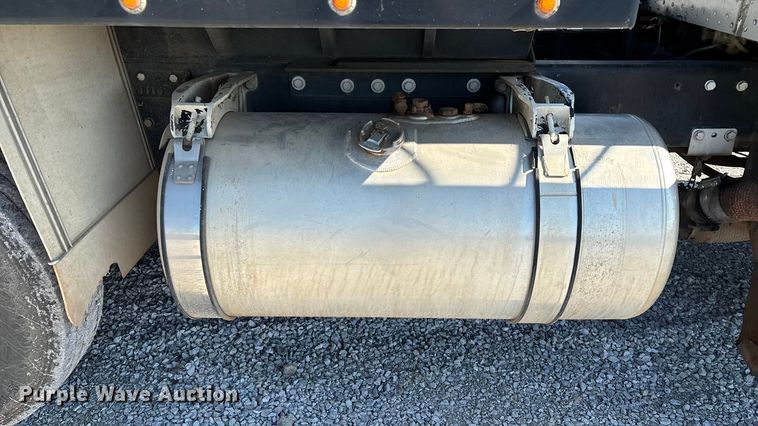 image for item ED2252 1997 Peterbilt 379 dump truck