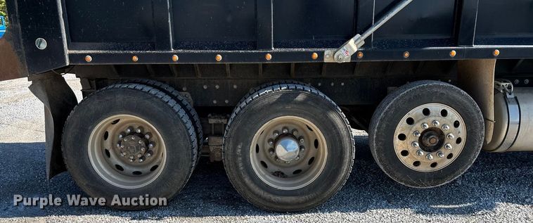 image for item ED2252 1997 Peterbilt 379 dump truck