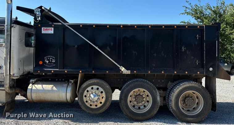 image for item ED2252 1997 Peterbilt 379 dump truck